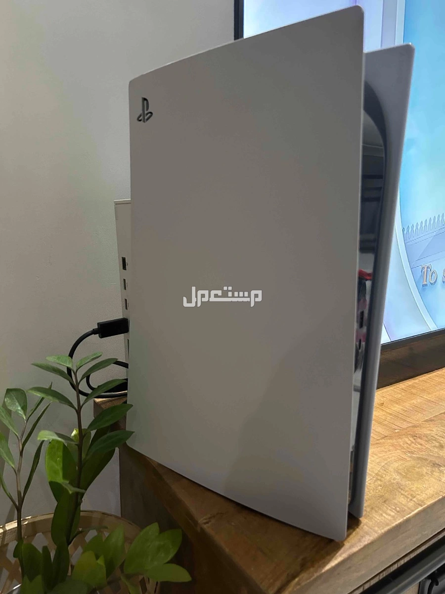للبيع سوني فايف نظيف جدا CD بسعر 1300 في القطيف بسعر 1300 ريال سعودي