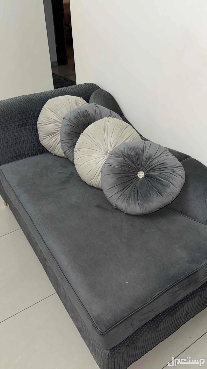 كنب وطاوله كبيره و2 جانبيه وستاره في الخبر بسعر ألفين ريال سعودي