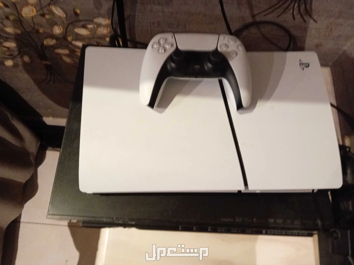 سوني 5 مع يد واحده في جده سعره 1500 السوني جديييد