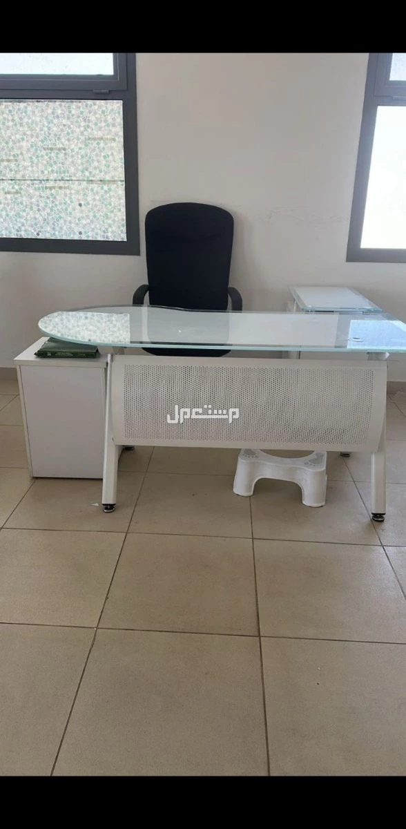 مكتب شبه جديد في مدرسة حكومية في حي القادسية  في الرياض بسعر 450 ريال سعودي