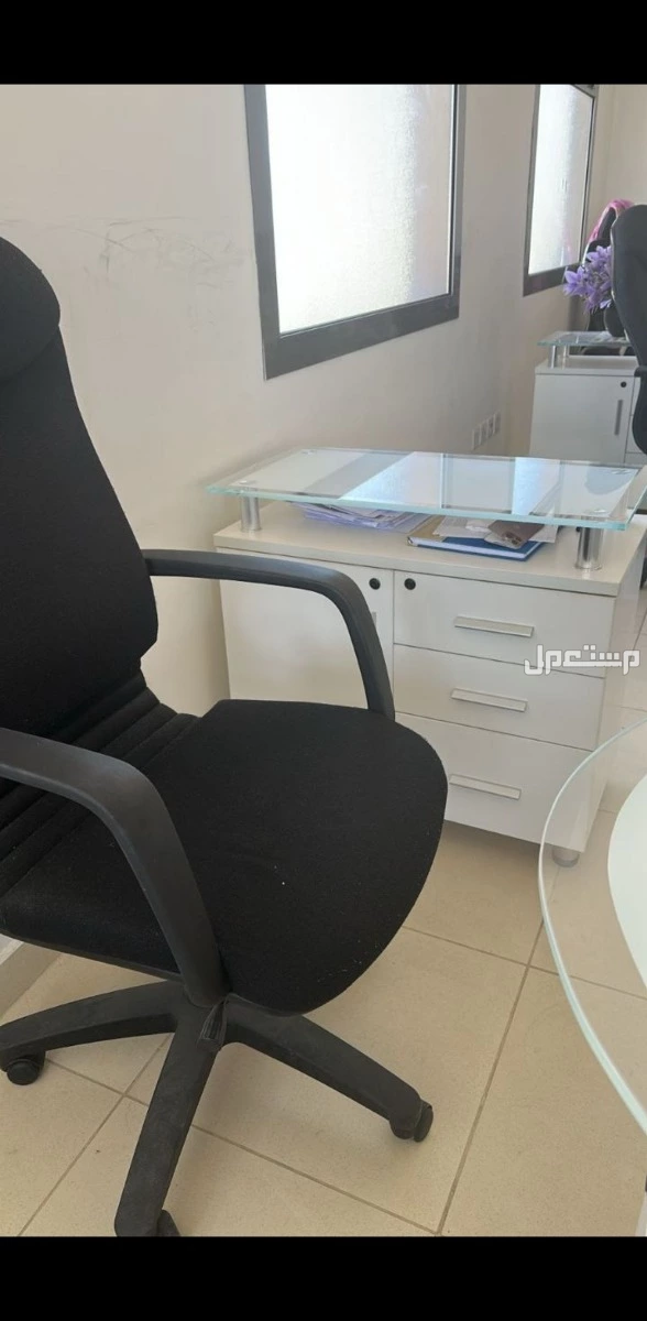 مكتب شبه جديد في مدرسة حكومية في حي القادسية  في الرياض بسعر 450 ريال سعودي
