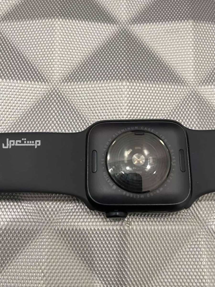 ابل واتش SE 40mm - 2024 نظيفة جداً .. حالة البطارية 100% في المدينة المنورة بسعر 850 ريال سعودي