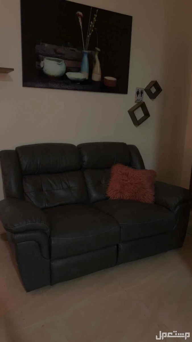 للبيع كنب مستعمل نظيف بدون اي ملاحظات  recliner