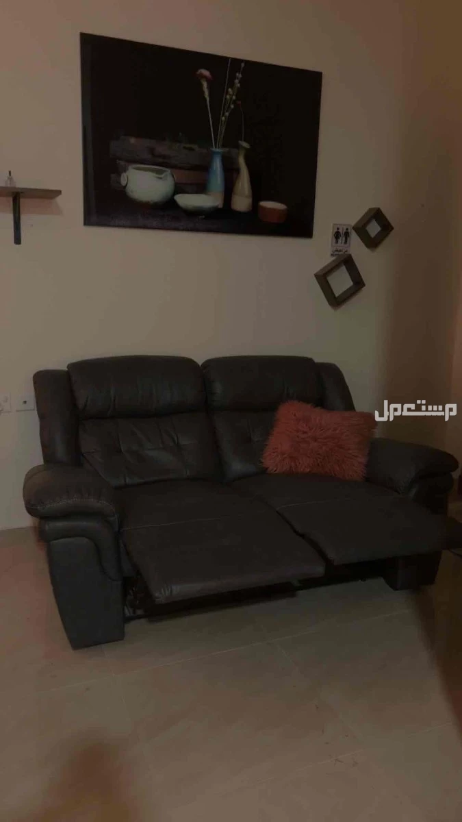 للبيع كنب مستعمل نظيف بدون اي ملاحظات  recliner