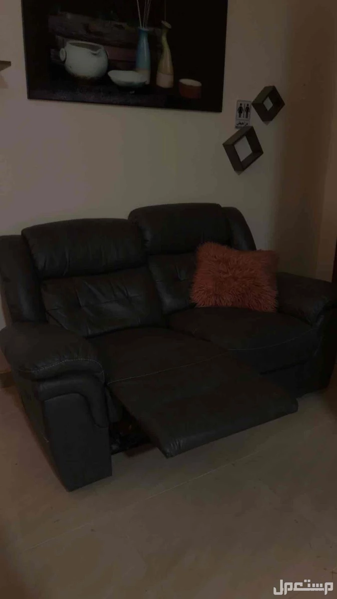 للبيع كنب مستعمل نظيف بدون اي ملاحظات  recliner