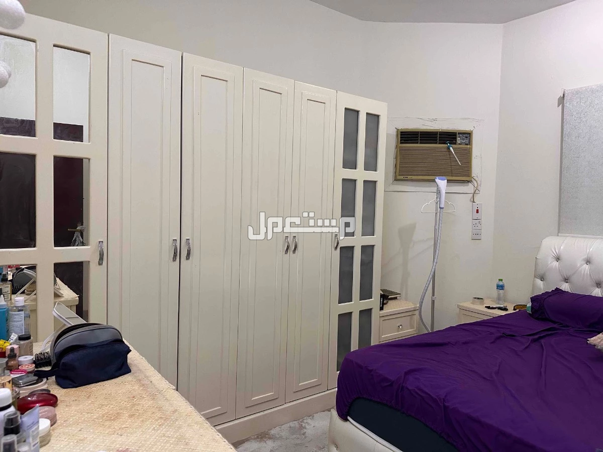 غرفه نوم استعمال خفيف حاله ممتازة - 5 قطع بسعر 2000 ريال فقط شامل المرتبه في الرياض بسعر ألفين ريال سعودي