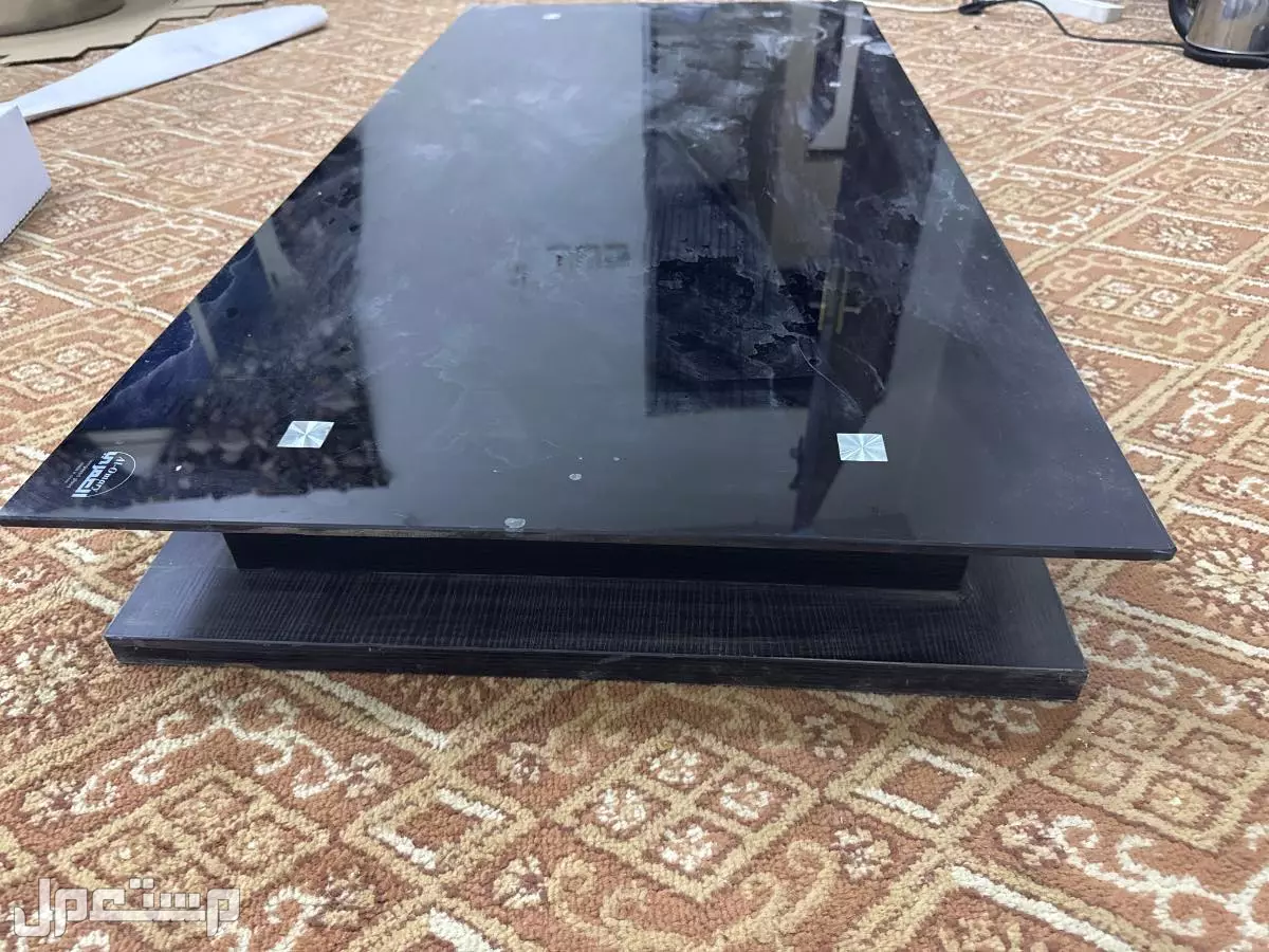 طاولة قزاز مقاساتها طول 1.60 وعرض 60