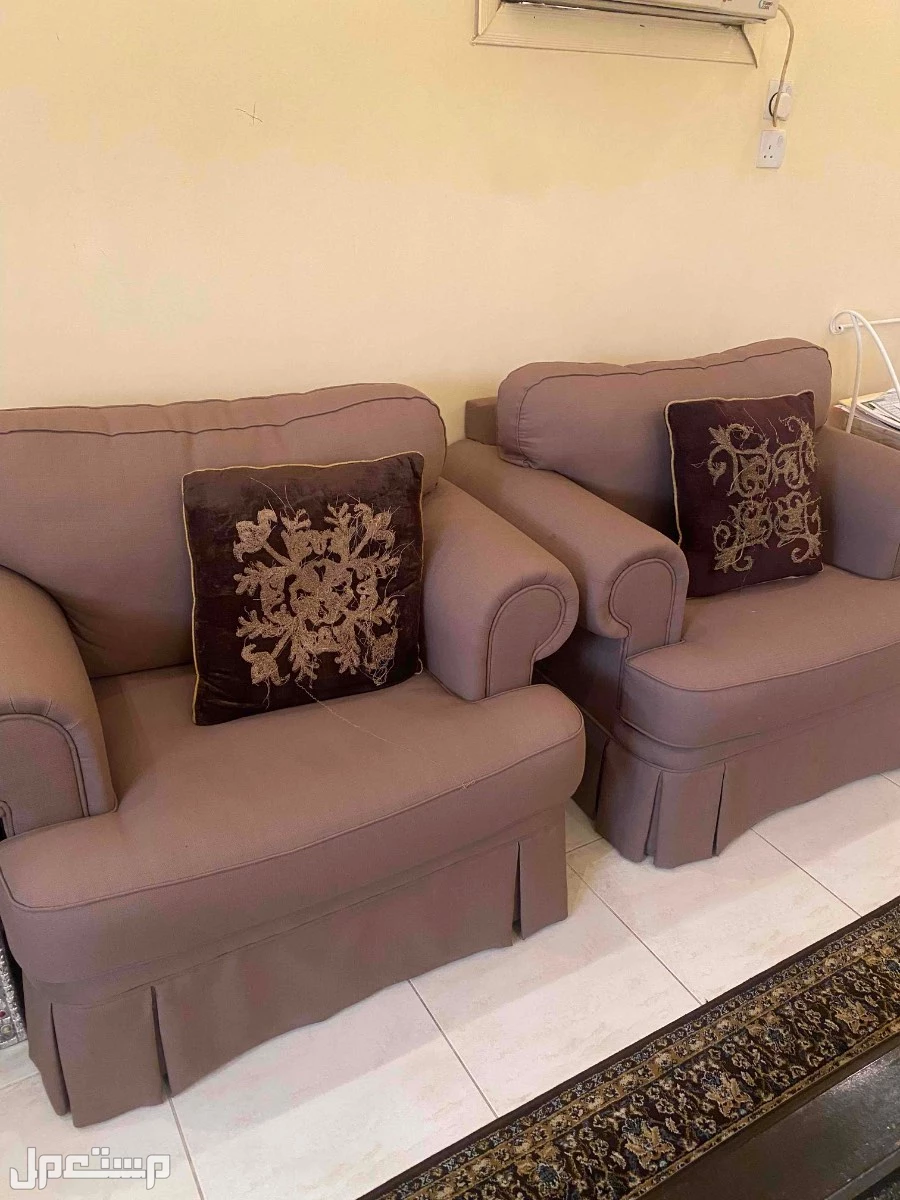 كنب3 قطع + ستاره + نجف كريستال + 2طاولات جانبيه 1 طاوله باالوسط + طاولة مدخل مستطيله  في المدينة المنورة