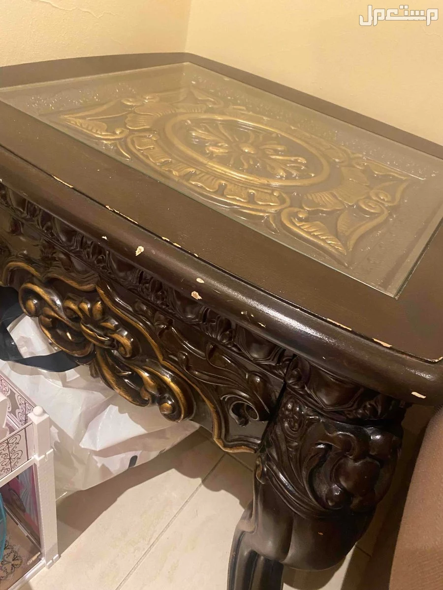 كنب3 قطع + ستاره + نجف كريستال + 2طاولات جانبيه 1 طاوله باالوسط + طاولة مدخل مستطيله  في المدينة المنورة