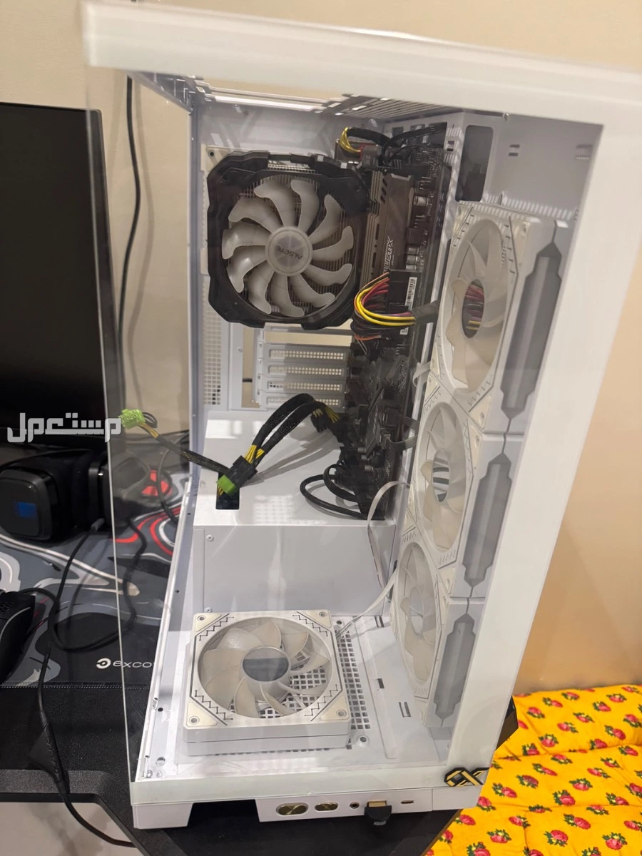 للبيع بي سي قيمنق pc gaming كمبيوتر العاب في الرياض السعر 1350