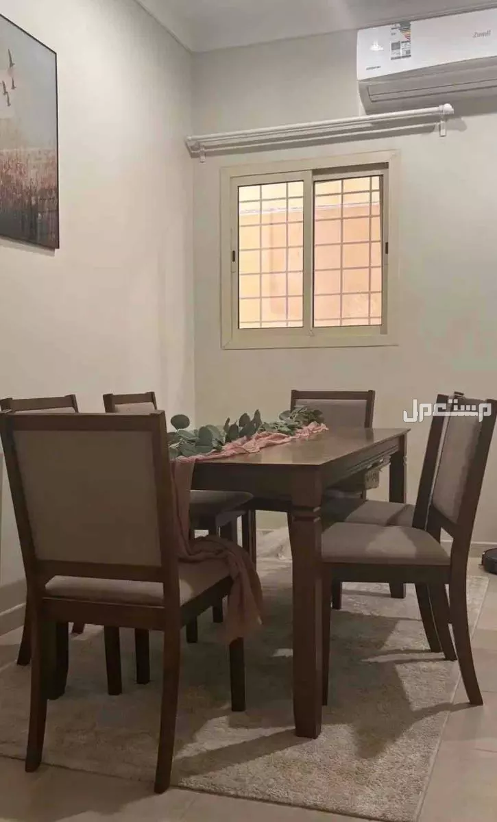 طاولة طعام خشب استعمال بسيط في الأحساء بسعر 800 ريال سعودي