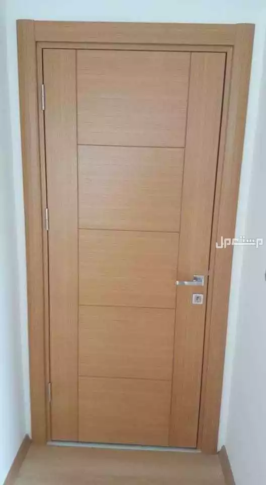 أبواب خشب داخلية وخارجية مع التركيب خصومات للمشاريع
