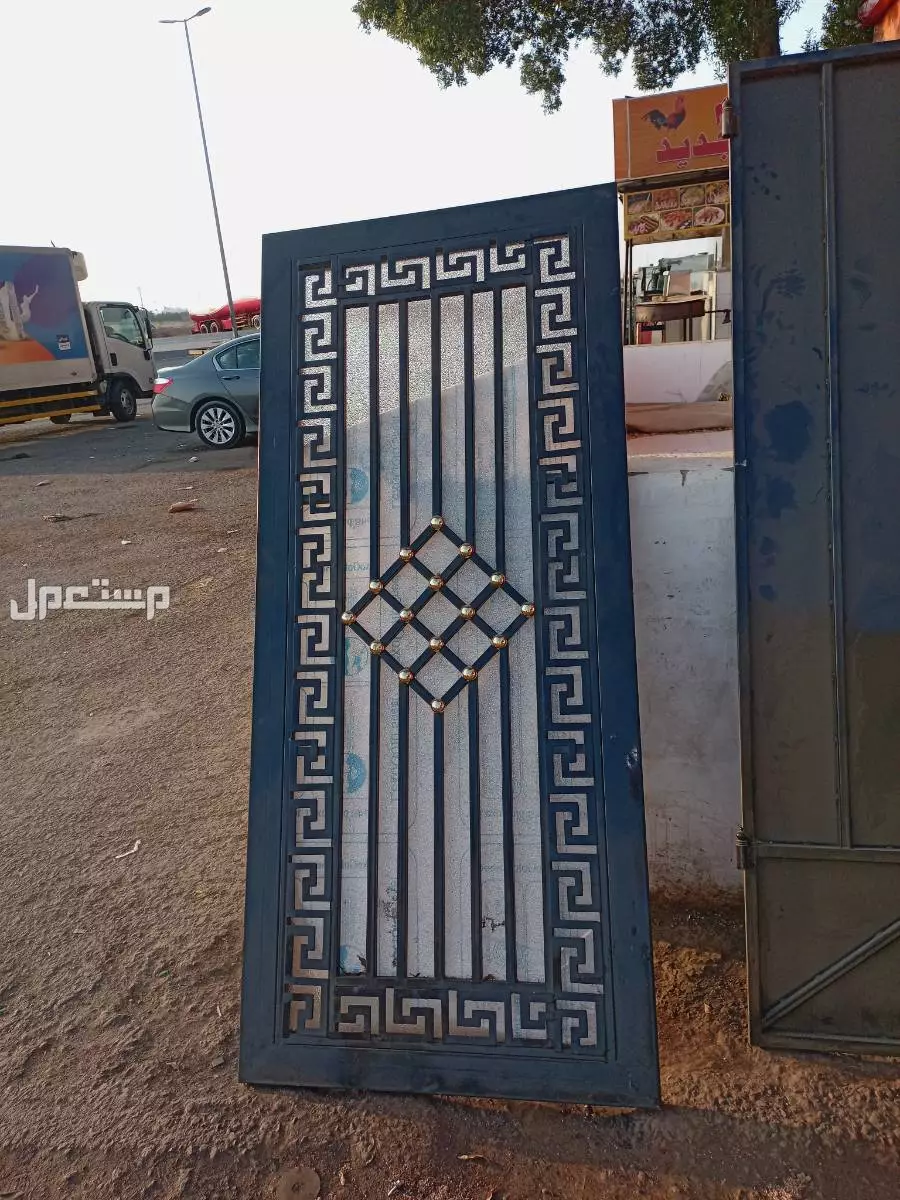 حداد في جدة لتركيب الشبابيك والكوالين وكل اعمال الحداه