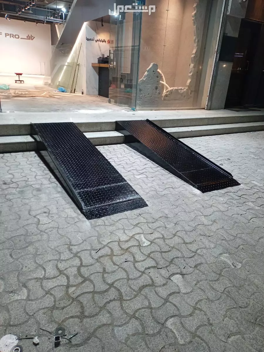 حداد في جدة لتركيب الشبابيك والكوالين وكل اعمال الحداه