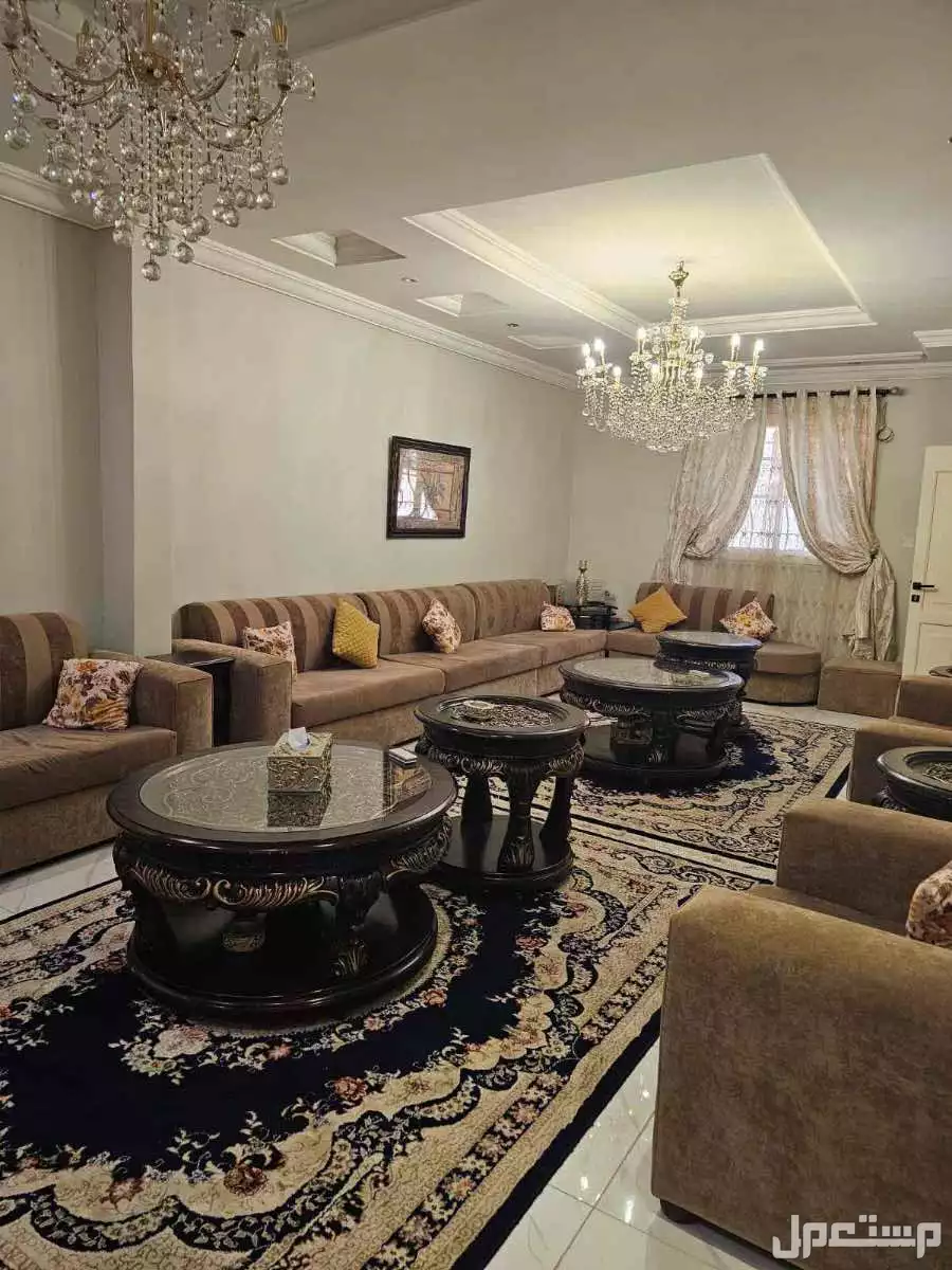 للبيع طقم كنب وطاولات مستعمل نظيف في جدة حي الحمدانيه بسعر 1200