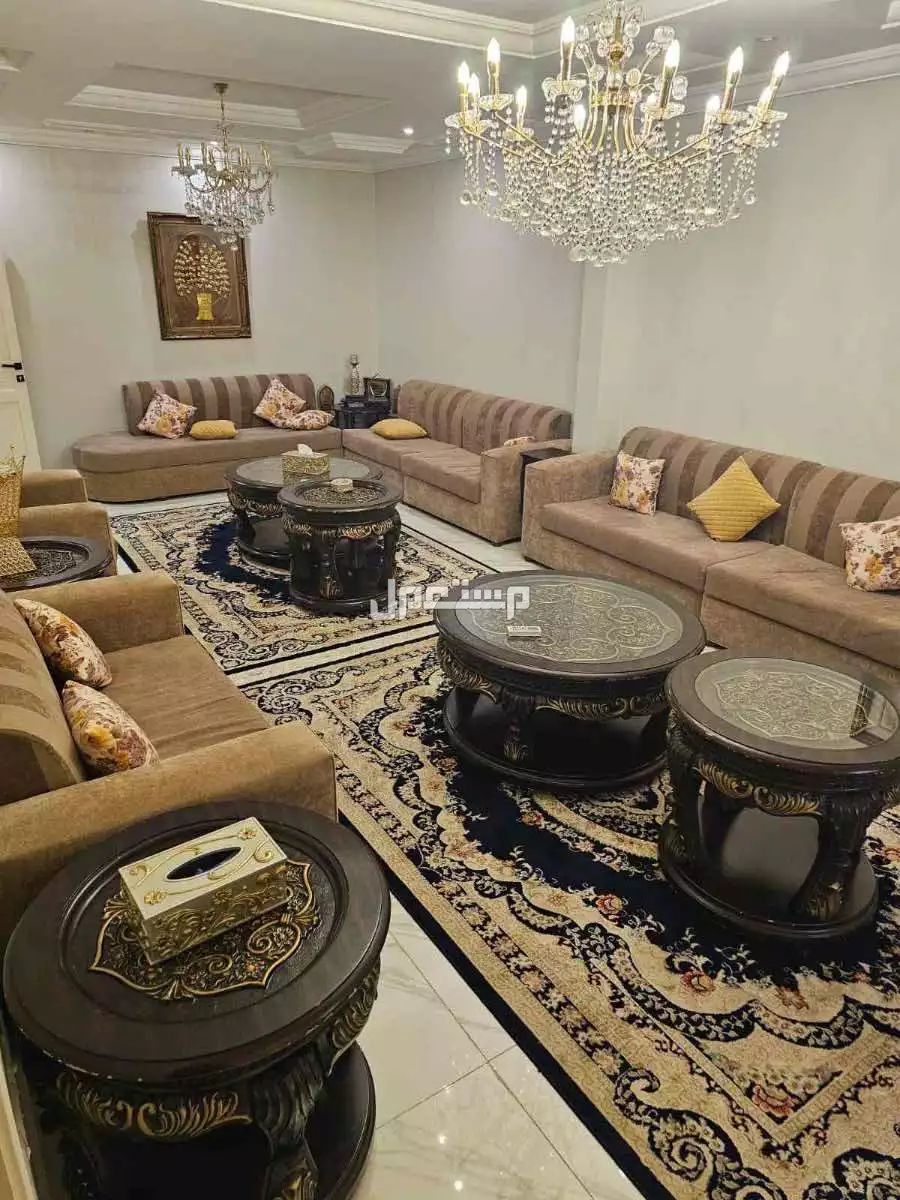 للبيع طقم كنب وطاولات مستعمل نظيف في جدة حي الحمدانيه بسعر 1200