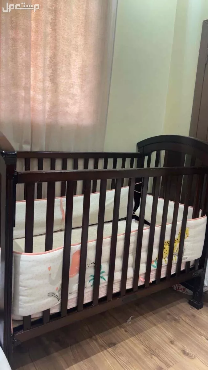 سرير اطفال مع مرتبه من ماركة جونيورز من سنتر بوينت  ب 500