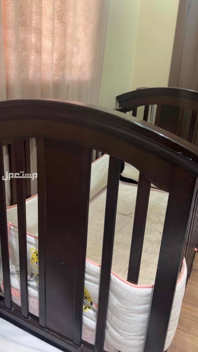 سرير اطفال مع مرتبه من ماركة جونيورز من سنتر بوينت  ب 500