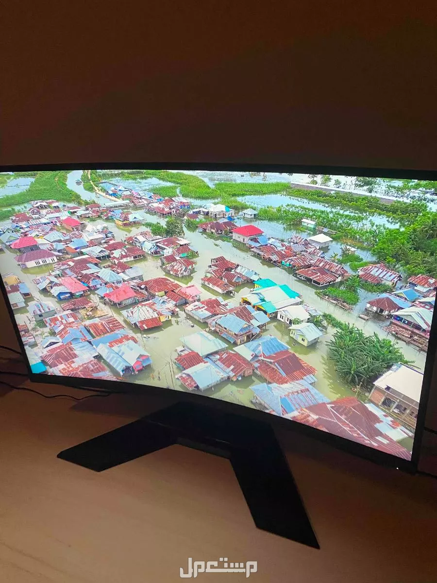 شاشة قيمنق من قيقابايت 2k/165hz منحنية
