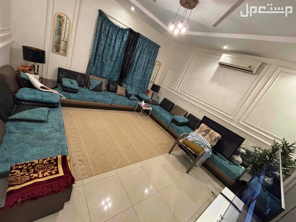 للبيع كنب نظيف 4 ونص في 4 ونص جهتين  و3 ونص جهة وحده