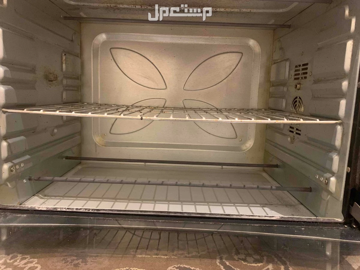 للبيع فرن مستخدم نظيف 2800wبسعر 300 ريال