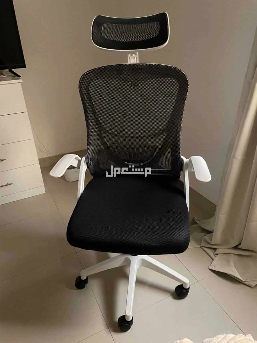 كرسي مكتب باللون الأبيض (جديد تمامًا) للبيع 200
