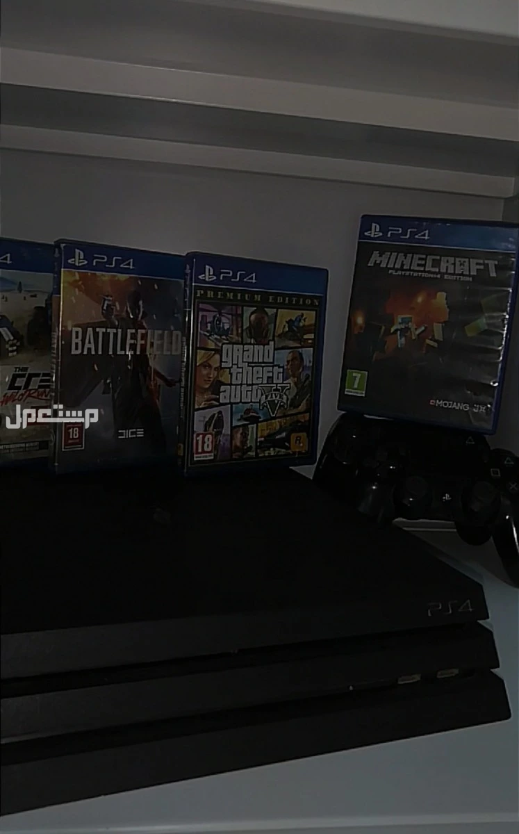 سوني فور برو للبيع نظيف مو مفكوك مع ثلاث اشرطه و يدين