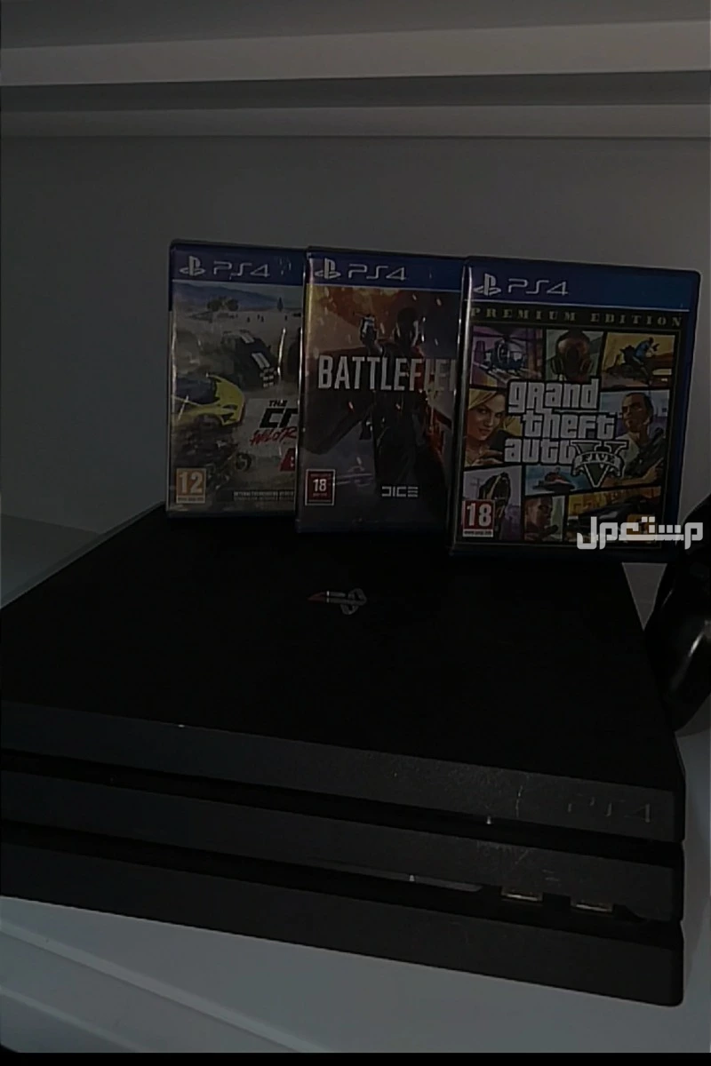 سوني فور برو للبيع نظيف مو مفكوك مع ثلاث اشرطه و يدين