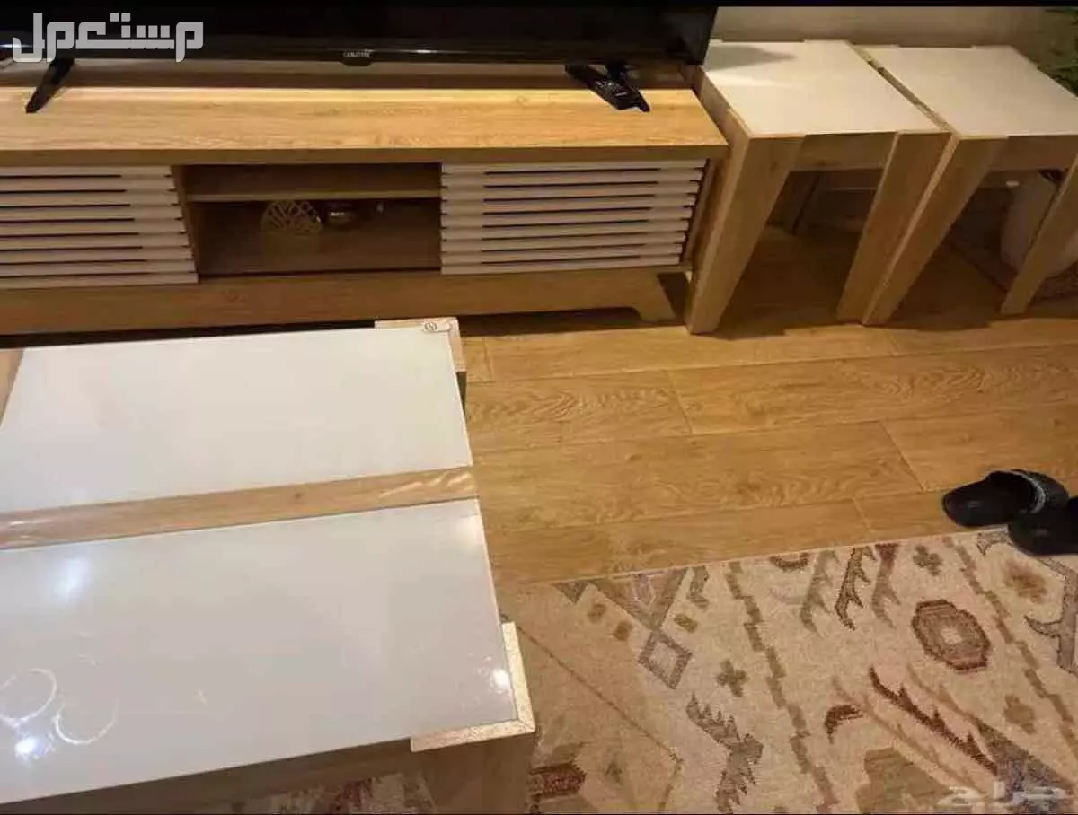 طقم طاولات مع طاولة تلفزيون وخدمه بسعر700 في المدينة المنورة بسعر 700 ريال سعودي