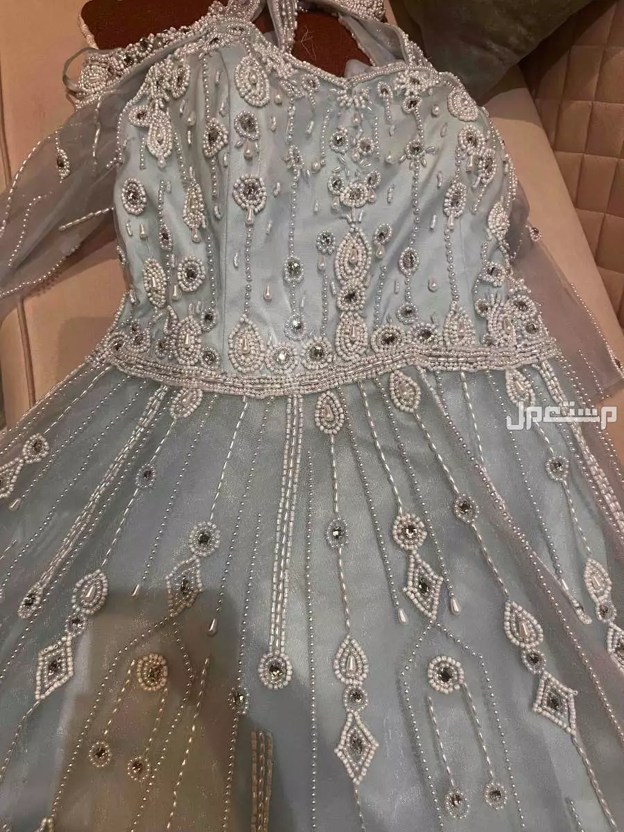 فستان جديد لبسه واحده فقط وعلى ما اقول شهيده