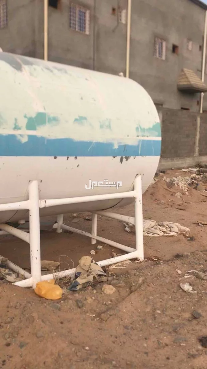 خزان كبير يخذ مورسدس سكس متواجد في نجران حي النهضة  ونضيف