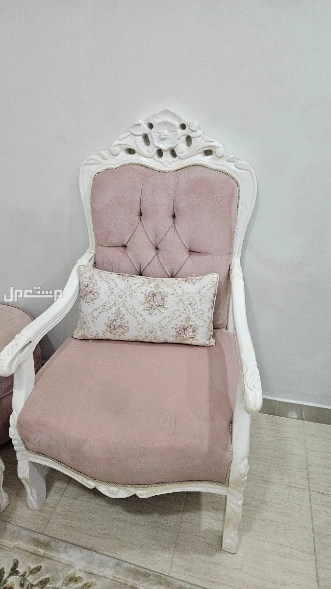 طقم كنب مجلس حريم  في الأحساء بسعر ألف ريال سعودي