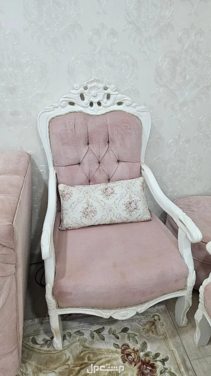 طقم كنب مجلس حريم  في الأحساء بسعر ألف ريال سعودي