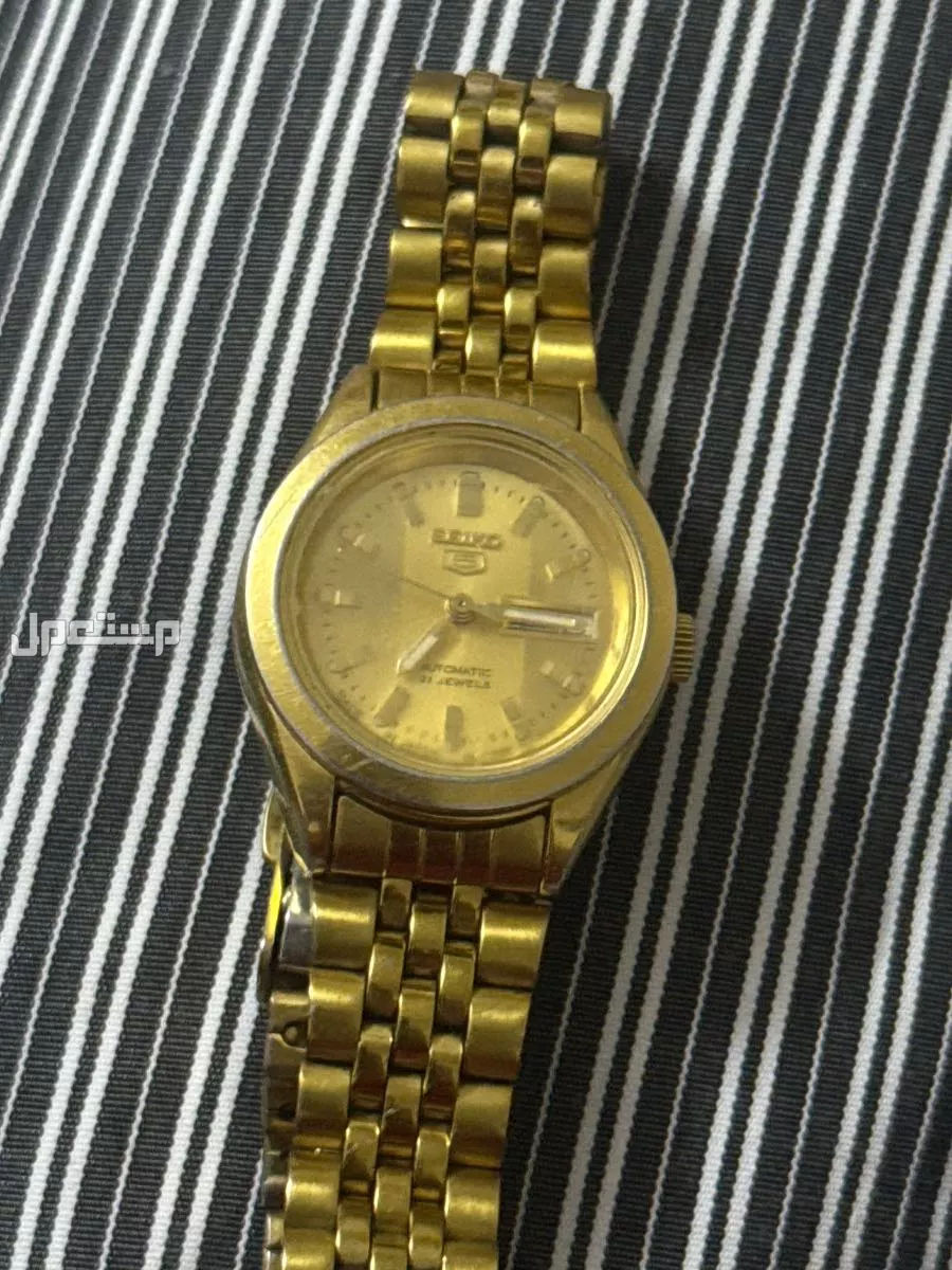 ساعه اصليه من سيكو رهيبه على اليد مرررره لون الساعه Goldماده الساعه ستانلس ستيل في المدينة المنورة بسعر 1053 ريال سعودي