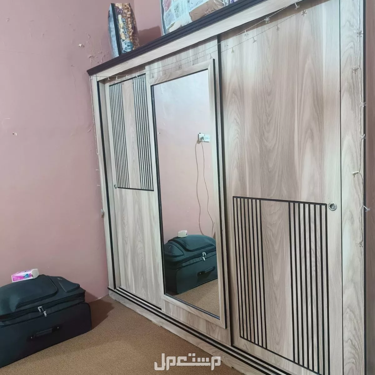 غرفة نوم شبه جديده استخدام شهرين والحين بطلع من البيت وببيع