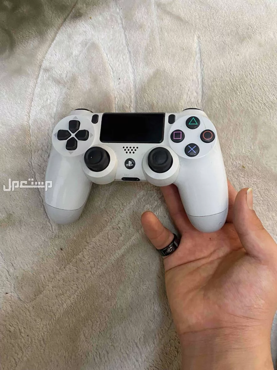 للبيع سوني فور بلس مستعمل بحفر الباطن بسعر 500