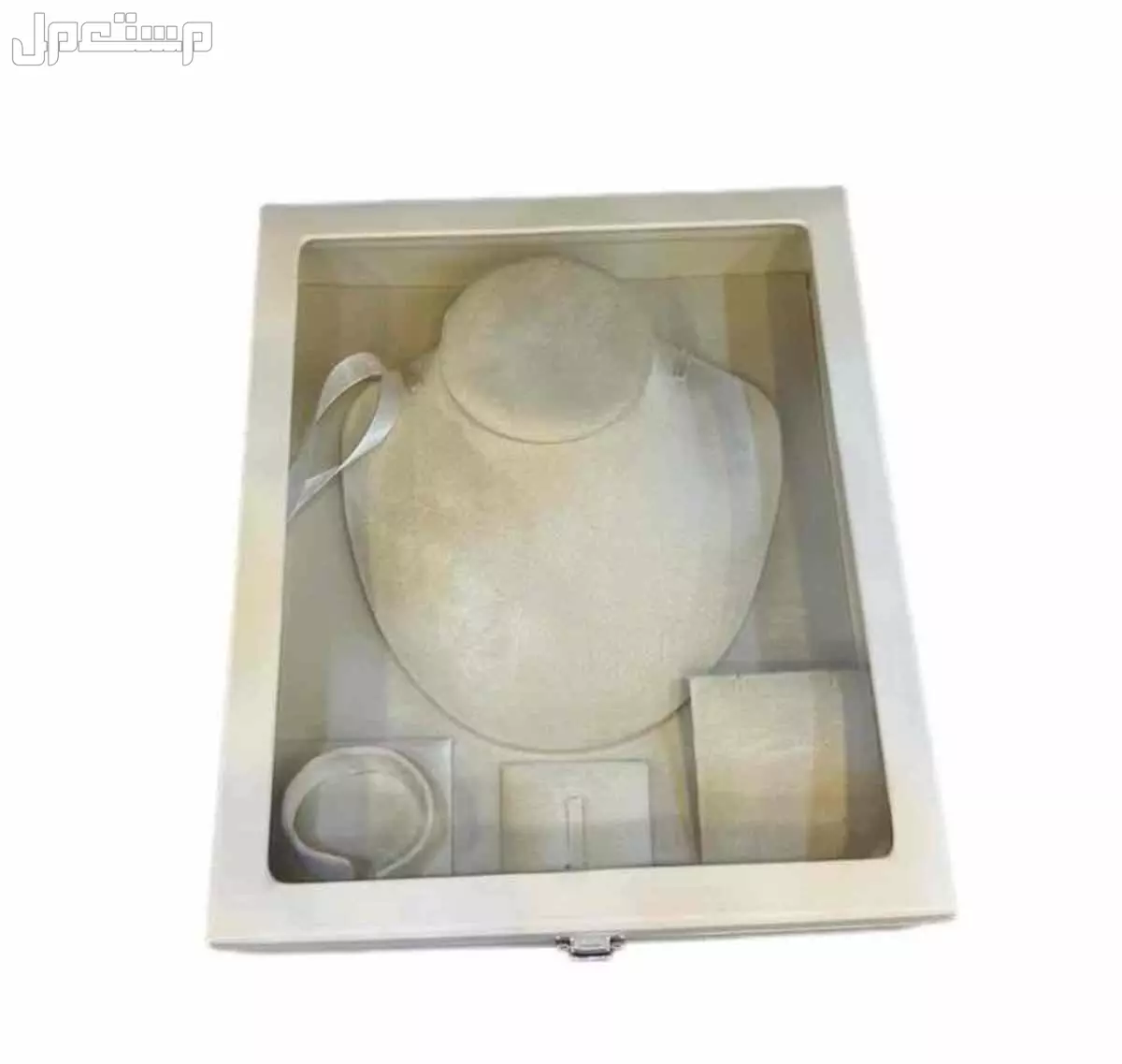 طقم كامل لحفلة ملكة أو زواج – مسكة ورد وإطار وإكسسوارات