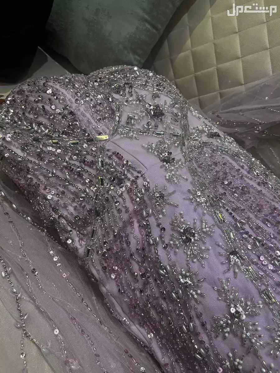 فستان جديده لبسه واحده مقاس لارج  وينلبس ميديم عادي