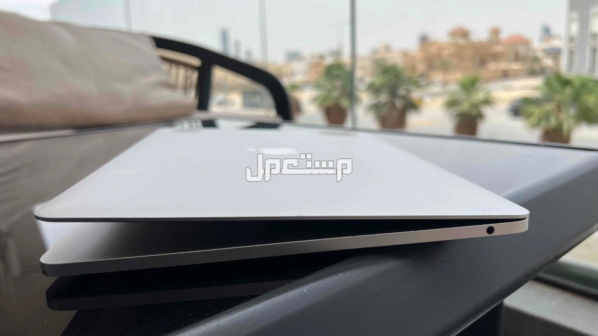 جهاز ماك بوك برو 13.3 انش - 2017 بكرتونه