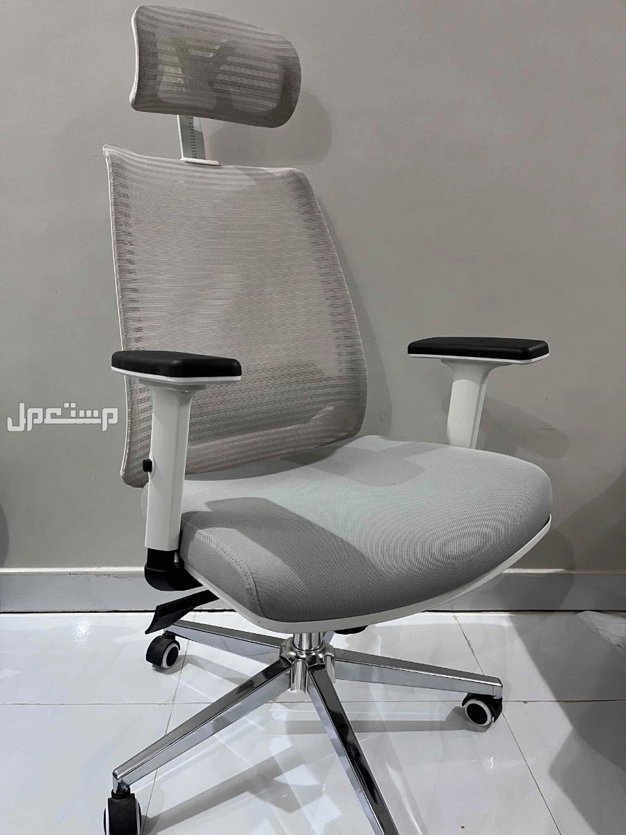 كرسي دوار في الرياض بسعر 250 ريال سعودي