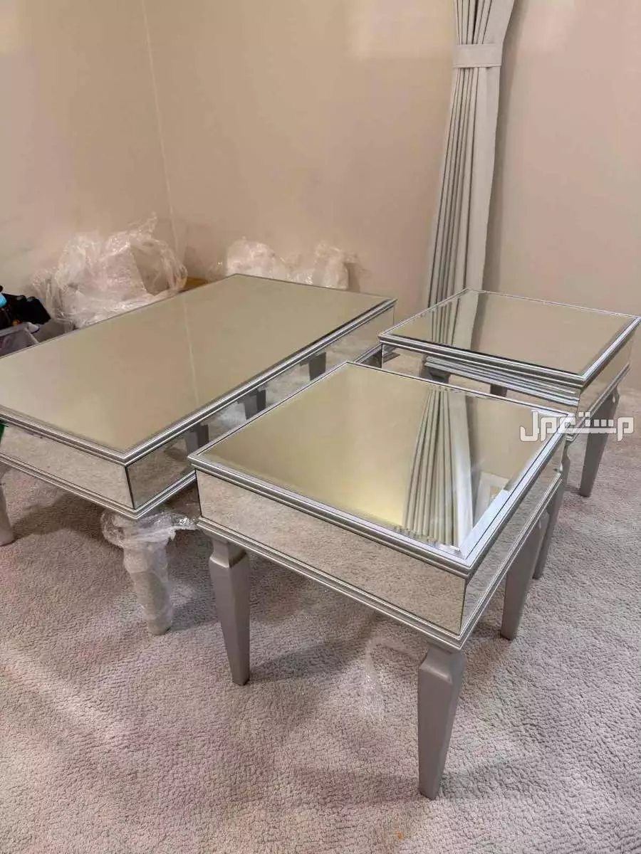 طاولة زجاج مرايا في الرياض بسعر ألف ريال سعودي