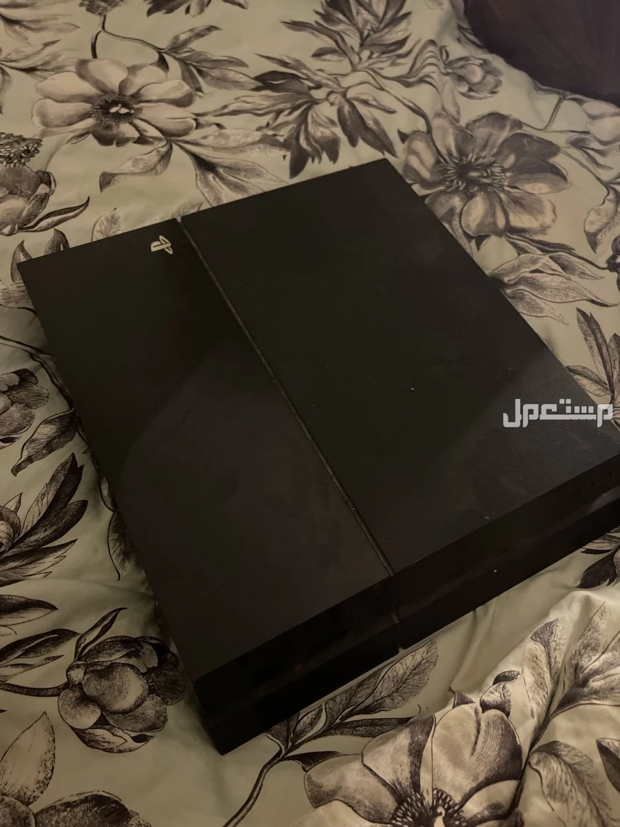 سوني 4 للبيع بسعر 500 ريال نظيف وحالته ممتازه وسبب البيع بحاجه للفلوس والصامل يكلمني بذا الرقم  ماركة سوني في جدة بسعر 500 ريال سعودي