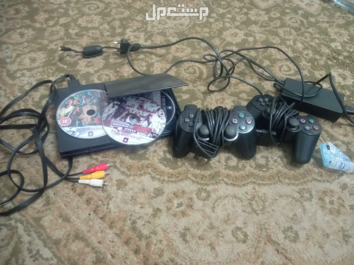سوني تو نظيف جدا معه يدين كما موضح في الصوره وثلاث اشرطه