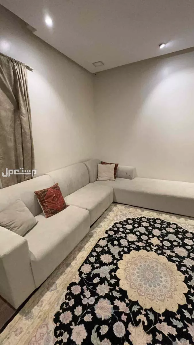 كنب ال استعمال بسيط في الرياض بسعر 500 ريال سعودي