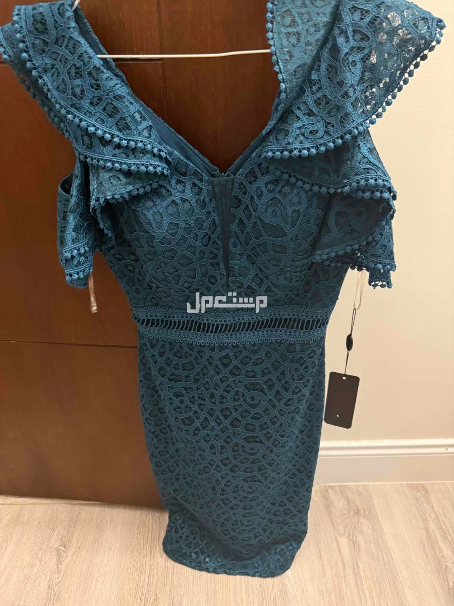فستان نسائي متوسط الطول جديد ما انلبس مقاس ميديم السعر 200 ريال في الرياض