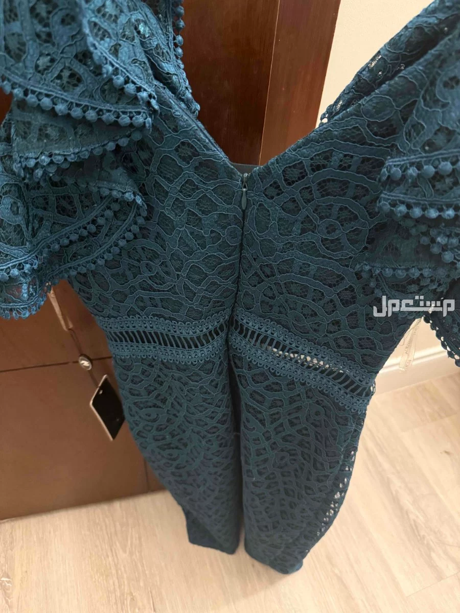 فستان نسائي متوسط الطول جديد ما انلبس مقاس ميديم السعر 200 ريال في الرياض