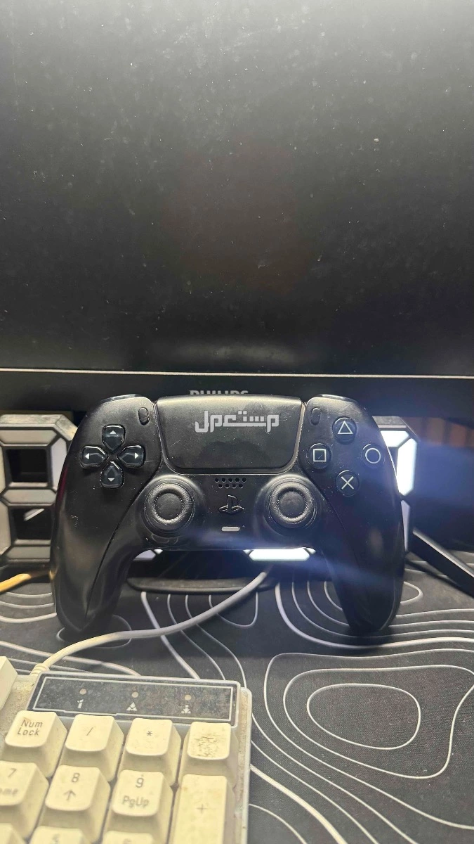يد سوني فايف شبه جديده لايوجد خرابات بدون كرتون ⸻

للبيع يد تحكم بلايستيشن 5 (PS5 Controller) لون أسود - جديدة بدون كرتون
	•	ال