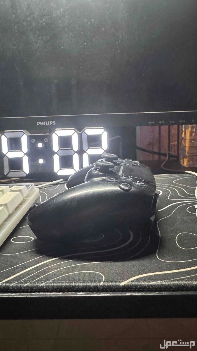 يد سوني فايف شبه جديده لايوجد خرابات بدون كرتون