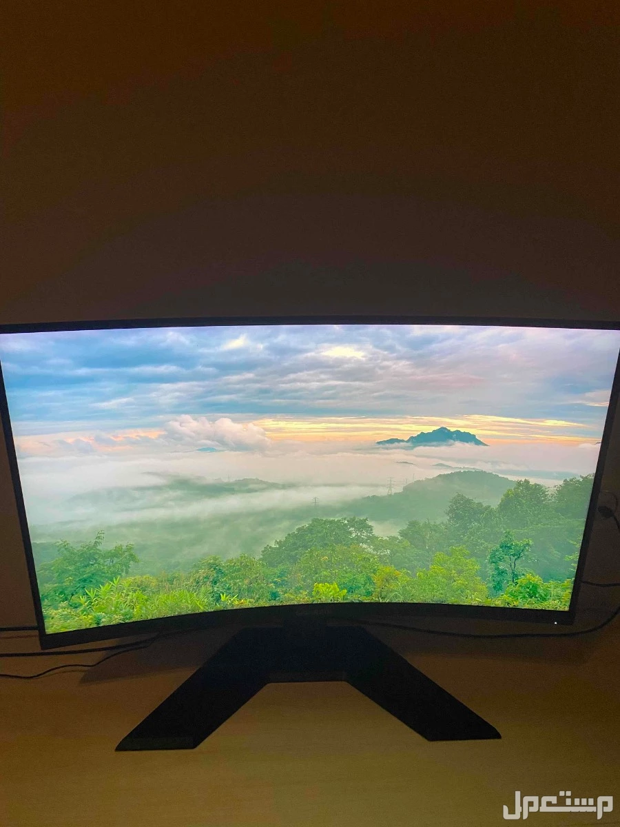 شاشة العاب 2k/165hz من قيقابايت منحنية