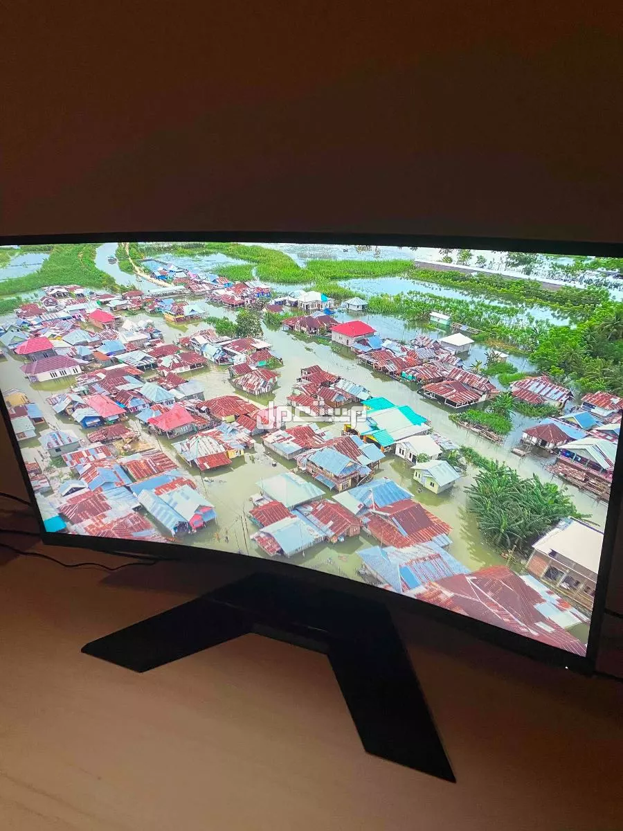 شاشة العاب 2k/165hz من قيقابايت منحنية